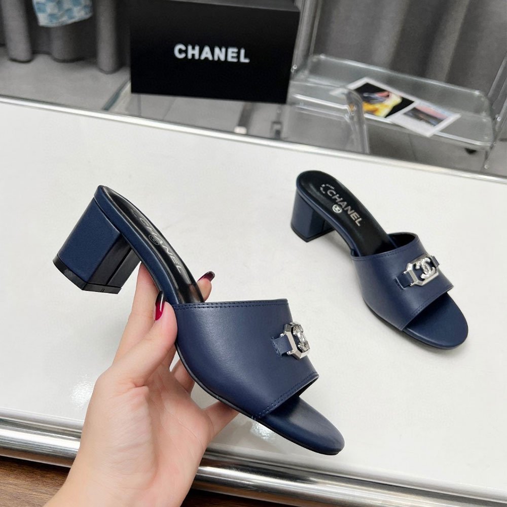 Chanel Flat Open-toed Flip-flops With Thick Heels Slide Sandal